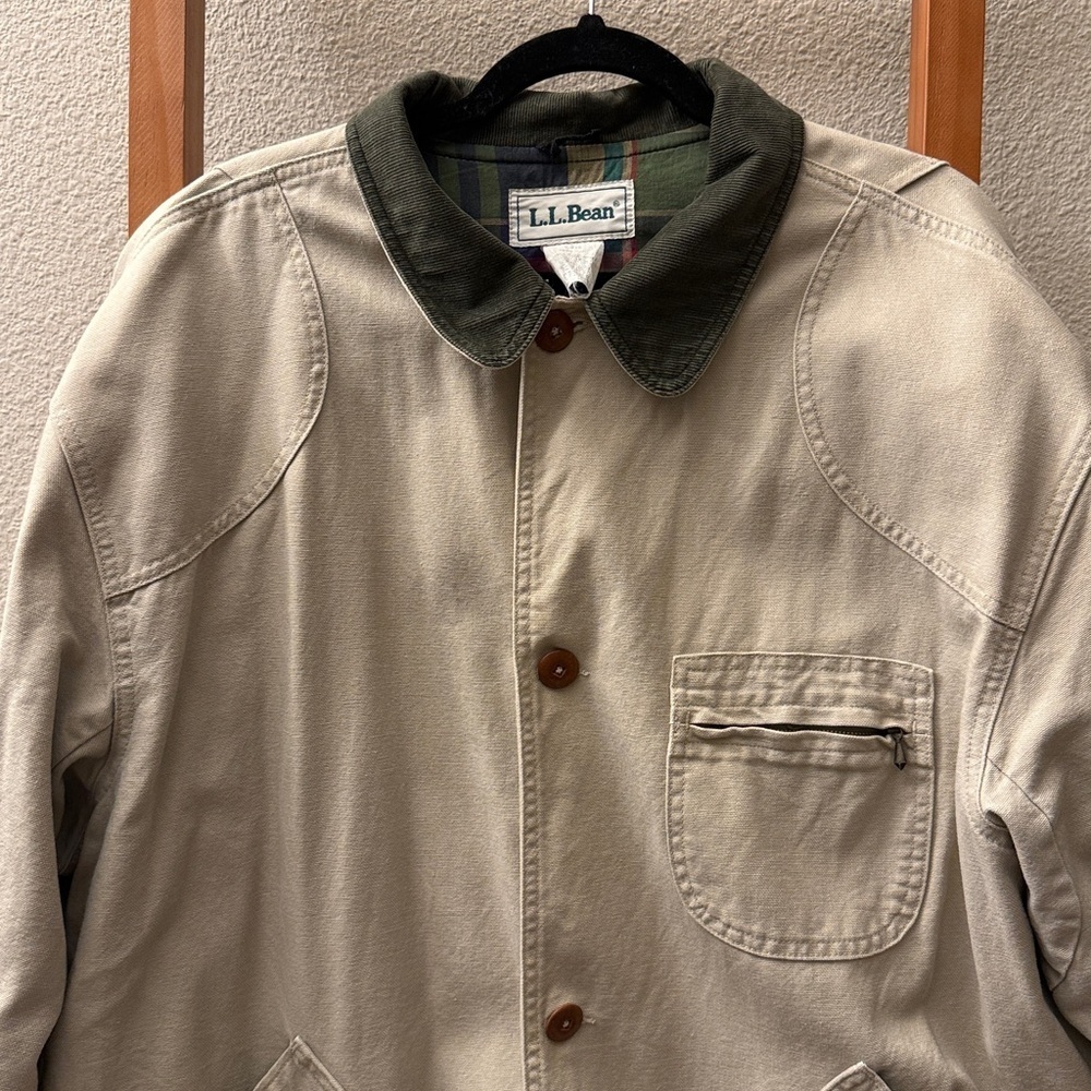 L.L. Bean Men's Beige Field Jacket with Dark Green Collar - Picture 3 of 8